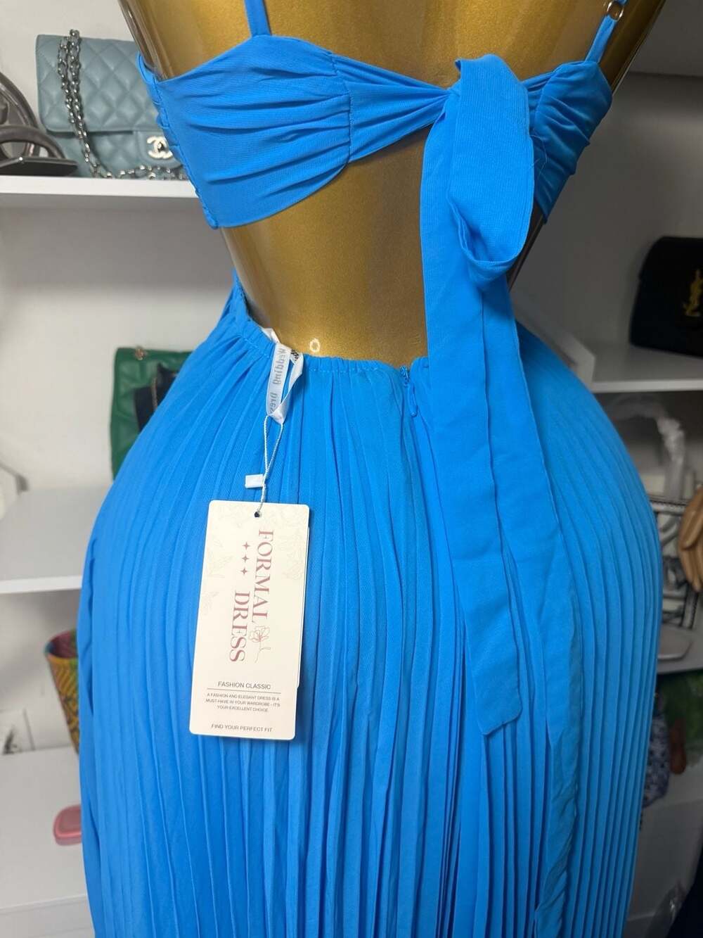 Ever New cut-out tie back plisse maxi dress in baby blue - Picture 6 of 6